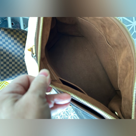 Authentic Louis Vuitton Pallas MM - Picture 12 of 16